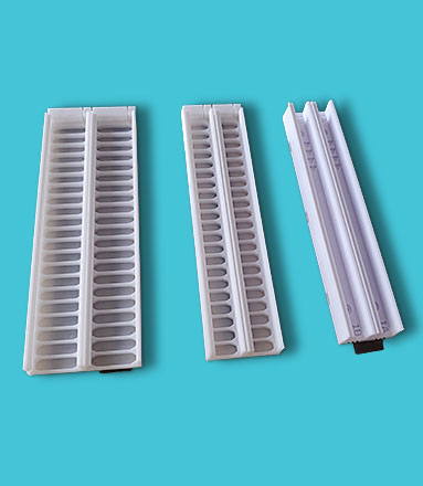 Plastic Feeders with magnets with 2 slots of 8mm